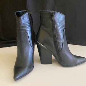 Black leather Western style ankle booties w/ 4in block heal.